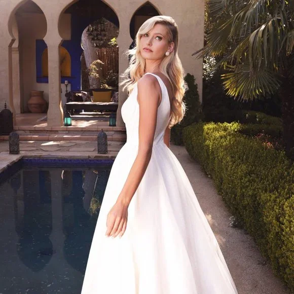 NEW LONG SLEEVELESS WEDDING DRESS WITH V-NECKLINE AND SIDE POCKETS CD CB077W - Picture 8 of 10